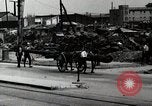 Immagine di Il popolo giapponese attendere street car Tokyo Giappone Shiba District, 1945, secondo 25 filmato di repertorio 65675025163