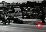 Immagine di Il popolo giapponese attendere street car Tokyo Giappone Shiba District, 1945, secondo 32 filmato di repertorio 65675025163