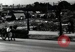 Immagine di Il popolo giapponese attendere street car Tokyo Giappone Shiba District, 1945, secondo 33 filmato di repertorio 65675025163