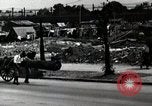 Immagine di Il popolo giapponese attendere street car Tokyo Giappone Shiba District, 1945, secondo 34 filmato di repertorio 65675025163