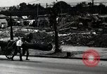 Immagine di Il popolo giapponese attendere street car Tokyo Giappone Shiba District, 1945, secondo 36 filmato di repertorio 65675025163