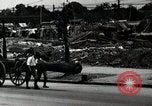 Immagine di Il popolo giapponese attendere street car Tokyo Giappone Shiba District, 1945, secondo 37 filmato di repertorio 65675025163