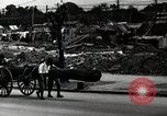 Immagine di Il popolo giapponese attendere street car Tokyo Giappone Shiba District, 1945, secondo 38 filmato di repertorio 65675025163