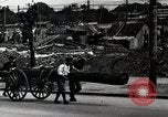Immagine di Il popolo giapponese attendere street car Tokyo Giappone Shiba District, 1945, secondo 40 filmato di repertorio 65675025163