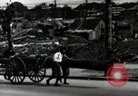 Immagine di Il popolo giapponese attendere street car Tokyo Giappone Shiba District, 1945, secondo 41 filmato di repertorio 65675025163