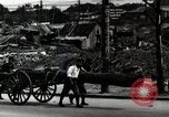 Immagine di Il popolo giapponese attendere street car Tokyo Giappone Shiba District, 1945, secondo 42 filmato di repertorio 65675025163