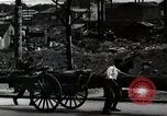 Immagine di Il popolo giapponese attendere street car Tokyo Giappone Shiba District, 1945, secondo 46 filmato di repertorio 65675025163
