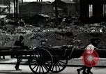 Immagine di Il popolo giapponese attendere street car Tokyo Giappone Shiba District, 1945, secondo 49 filmato di repertorio 65675025163