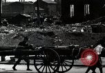 Immagine di Il popolo giapponese attendere street car Tokyo Giappone Shiba District, 1945, secondo 50 filmato di repertorio 65675025163