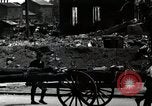 Immagine di Il popolo giapponese attendere street car Tokyo Giappone Shiba District, 1945, secondo 51 filmato di repertorio 65675025163