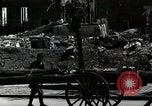 Immagine di Il popolo giapponese attendere street car Tokyo Giappone Shiba District, 1945, secondo 53 filmato di repertorio 65675025163