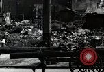 Immagine di Il popolo giapponese attendere street car Tokyo Giappone Shiba District, 1945, secondo 56 filmato di repertorio 65675025163