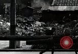 Immagine di Il popolo giapponese attendere street car Tokyo Giappone Shiba District, 1945, secondo 58 filmato di repertorio 65675025163