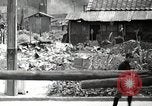 Immagine di Il popolo giapponese attendere street car Tokyo Giappone Shiba District, 1945, secondo 59 filmato di repertorio 65675025163