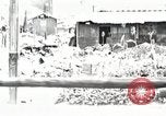 Immagine di Il popolo giapponese attendere street car Tokyo Giappone Shiba District, 1945, secondo 60 filmato di repertorio 65675025163