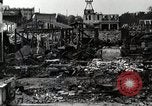Immagine di Il popolo giapponese attendere street car Tokyo Giappone Shiba District, 1945, secondo 62 filmato di repertorio 65675025163