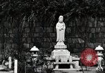 Standbild Bombe beschädigte Zojoji Temple Tokio Japan Shiba Bezirk, 1945, aus Sekunde 12 historischem Filmmaterial Videoclip 65675025165