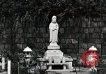 Standbild Bombe beschädigte Zojoji Temple Tokio Japan Shiba Bezirk, 1945, aus Sekunde 15 historischem Filmmaterial Videoclip 65675025165