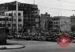 Immagine di Edifici demoliti in Tokyo dalla seconda guerra mondiale Tokyo Giappone Kyobashi, 1945, secondo 52 filmato di repertorio 65675025168