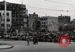 Immagine di Edifici demoliti in Tokyo dalla seconda guerra mondiale Tokyo Giappone Kyobashi, 1945, secondo 56 filmato di repertorio 65675025168