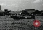 Immagine di Aerei giapponesi parcheggiata in aeroporto Tokyo Giappone, 1945, secondo 6 filmato di repertorio 65675025177