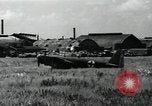 Immagine di Aerei giapponesi parcheggiata in aeroporto Tokyo Giappone, 1945, secondo 8 filmato di repertorio 65675025177
