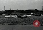 Immagine di Aerei giapponesi parcheggiata in aeroporto Tokyo Giappone, 1945, secondo 20 filmato di repertorio 65675025177