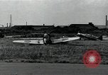 Immagine di Aerei giapponesi parcheggiata in aeroporto Tokyo Giappone, 1945, secondo 21 filmato di repertorio 65675025177
