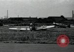 Immagine di Aerei giapponesi parcheggiata in aeroporto Tokyo Giappone, 1945, secondo 22 filmato di repertorio 65675025177