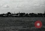 Immagine di Aerei giapponesi parcheggiata in aeroporto Tokyo Giappone, 1945, secondo 53 filmato di repertorio 65675025177