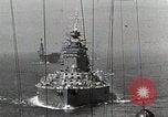 Standbild Japanischer Angriff auf Pearl Harbor Hawaii Pearl Harbor Hawaii USA, 1942, aus Sekunde 30 historischem Filmmaterial Videoclip 65675025191