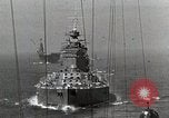 Standbild Japanischer Angriff auf Pearl Harbor Hawaii Pearl Harbor Hawaii USA, 1942, aus Sekunde 31 historischem Filmmaterial Videoclip 65675025191