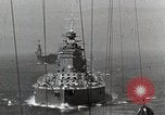 Standbild Japanischer Angriff auf Pearl Harbor Hawaii Pearl Harbor Hawaii USA, 1942, aus Sekunde 32 historischem Filmmaterial Videoclip 65675025191