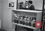 Immagine di I prodotti giapponesi sul display New York United States USA, 1964, secondo 8 filmato di repertorio 65675025202