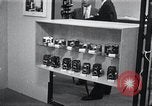 Immagine di I prodotti giapponesi sul display New York United States USA, 1964, secondo 12 filmato di repertorio 65675025202