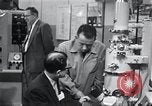 Immagine di I prodotti giapponesi sul display New York United States USA, 1964, secondo 22 filmato di repertorio 65675025202