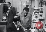 Immagine di I prodotti giapponesi sul display New York United States USA, 1964, secondo 23 filmato di repertorio 65675025202