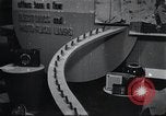 Immagine di I prodotti giapponesi sul display New York United States USA, 1964, secondo 33 filmato di repertorio 65675025202