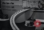 Immagine di I prodotti giapponesi sul display New York United States USA, 1964, secondo 34 filmato di repertorio 65675025202