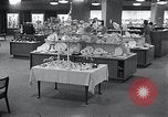 Image les produits japonais pour la vente Washington DC USA, 1964, de la seconde 17 séquences d'archives historiques vidéo 65675025204