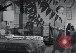 Image Appartement meublé avec le mobilier japonais et d'artefacts Arlington Virginia USA, 1964, de la seconde 1 séquences d'archives historiques vidéo 65675025205