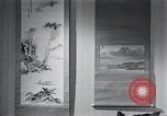 Image Appartement meublé avec le mobilier japonais et d'artefacts Arlington Virginia USA, 1964, de la seconde 29 séquences d'archives historiques vidéo 65675025205