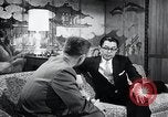 Image Appartement meublé avec le mobilier japonais et d'artefacts Arlington Virginia USA, 1964, de la seconde 54 séquences d'archives historiques vidéo 65675025205