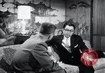 Image Appartement meublé avec le mobilier japonais et d'artefacts Arlington Virginia USA, 1964, de la seconde 55 séquences d'archives historiques vidéo 65675025205