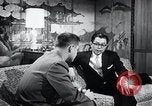 Image Appartement meublé avec le mobilier japonais et d'artefacts Arlington Virginia USA, 1964, de la seconde 56 séquences d'archives historiques vidéo 65675025205