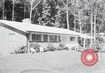 Image Maison typique américaine Washington DC suburbs USA, 1964, de la seconde 4 séquences d'archives historiques vidéo 65675025206