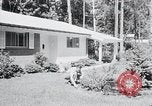 Image Maison typique américaine Washington DC suburbs USA, 1964, de la seconde 8 séquences d'archives historiques vidéo 65675025206