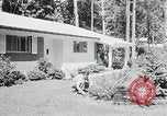 Image Maison typique américaine Washington DC suburbs USA, 1964, de la seconde 9 séquences d'archives historiques vidéo 65675025206