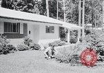 Image Maison typique américaine Washington DC suburbs USA, 1964, de la seconde 10 séquences d'archives historiques vidéo 65675025206