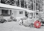 Image Maison typique américaine Washington DC suburbs USA, 1964, de la seconde 11 séquences d'archives historiques vidéo 65675025206